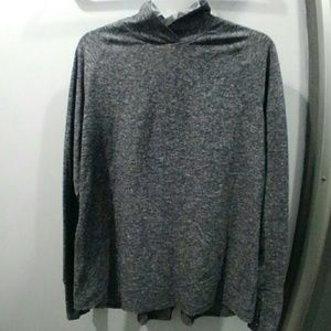 Thumb hole long sleeve top with pleated back